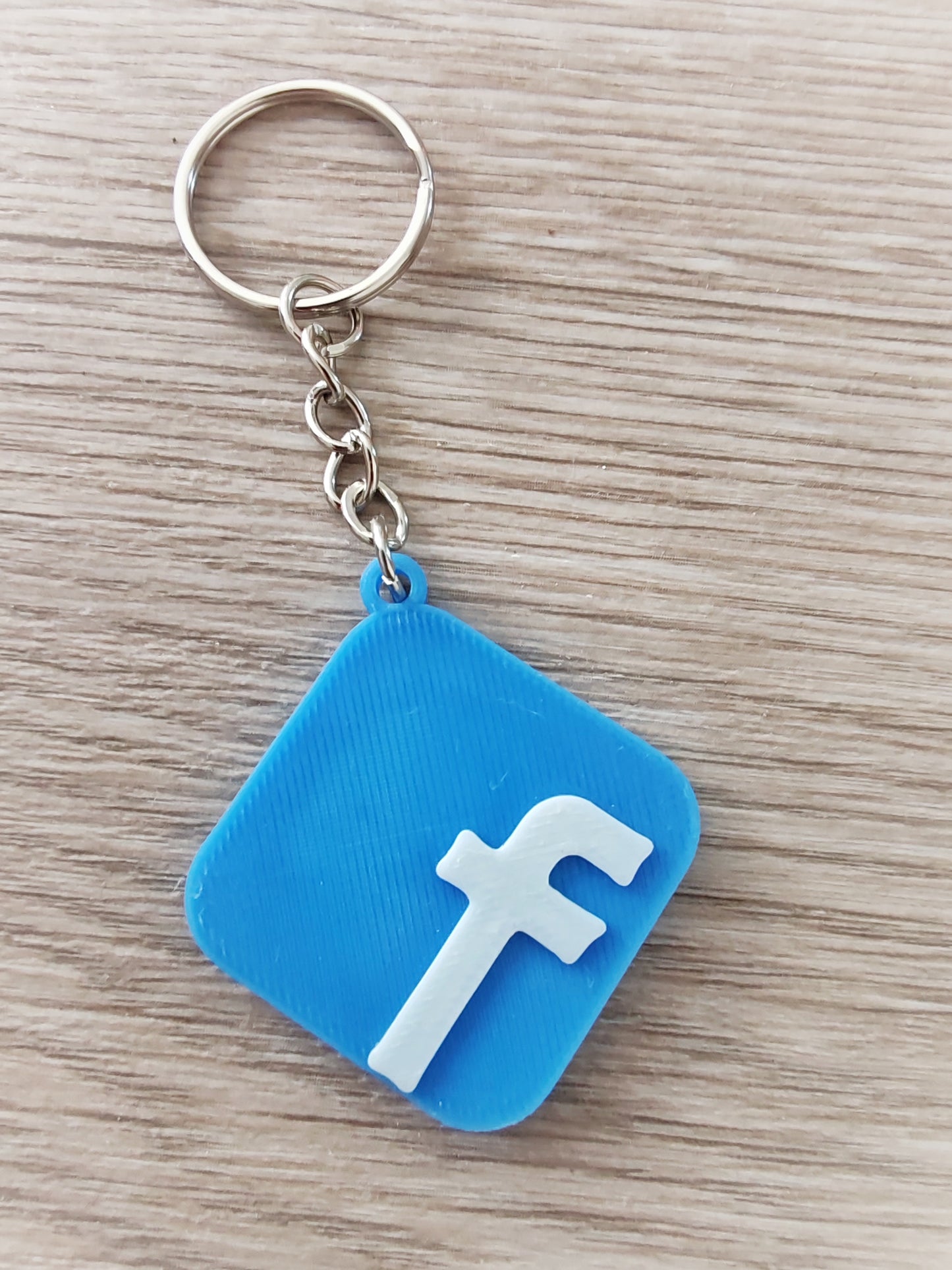 Porte-clef réseaux ( Facebook , Google, Tiktok, Instagram ... ) avec puce NFC