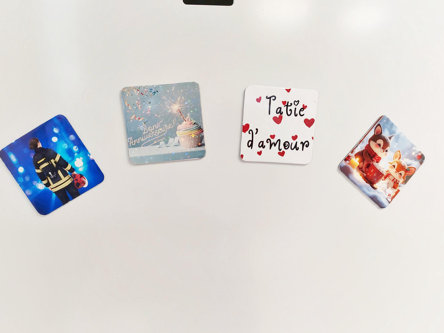 Magnet Personnalisé CONNECTÉ 6.5x6.5 cm Design Sur Mesure + option QR Code & Puce NFC - Cadeau Interactif