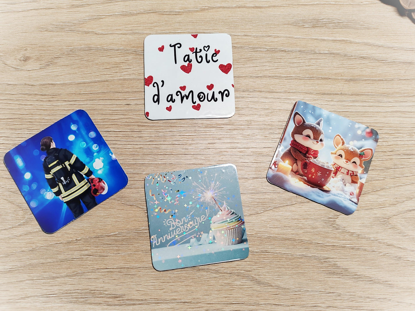 Magnet Personnalisé CONNECTÉ 6.5x6.5 cm Design Sur Mesure + option QR Code & Puce NFC - Cadeau Interactif