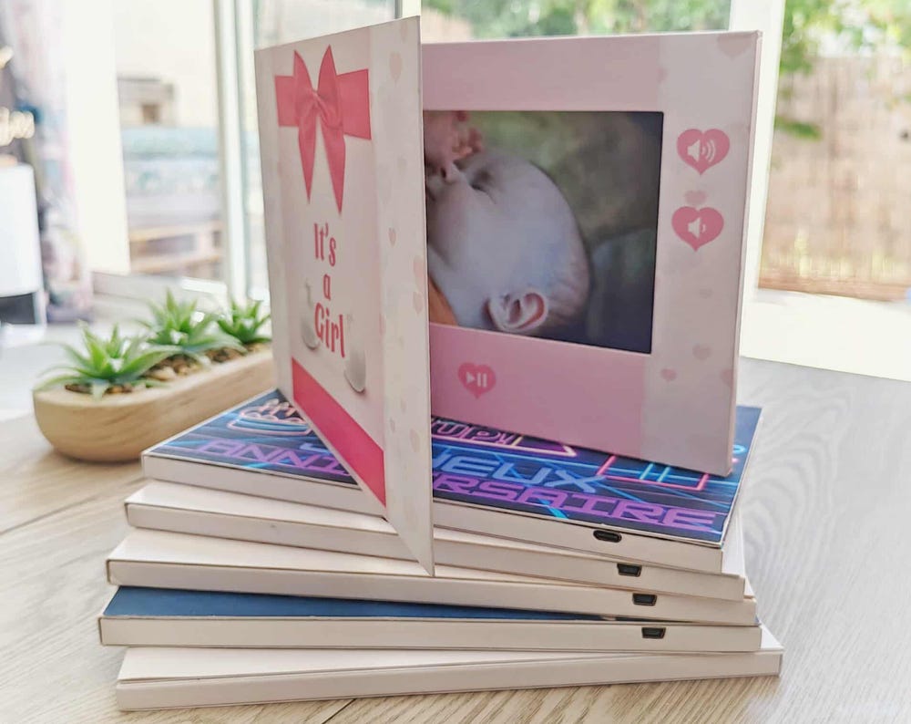 Pixcard - greeting card with integrated HD video screen